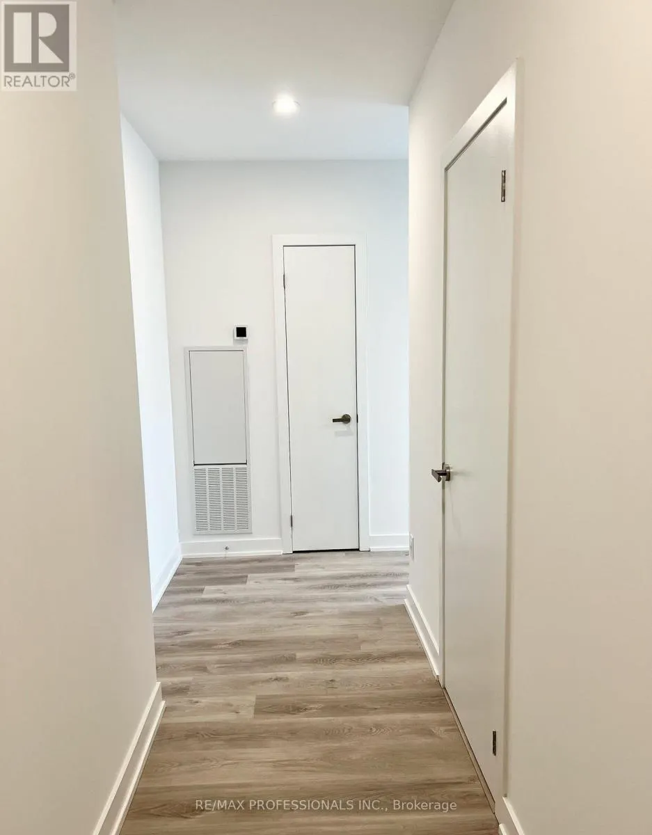 802 - 370 MARTHA STREET