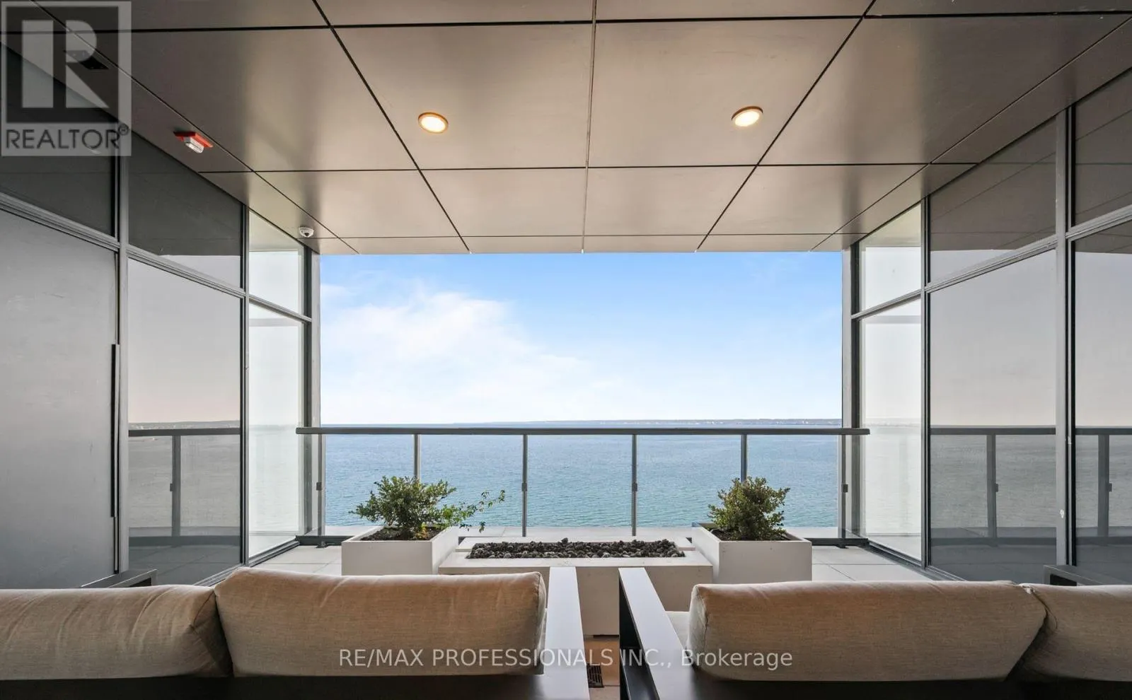 802 - 370 MARTHA STREET