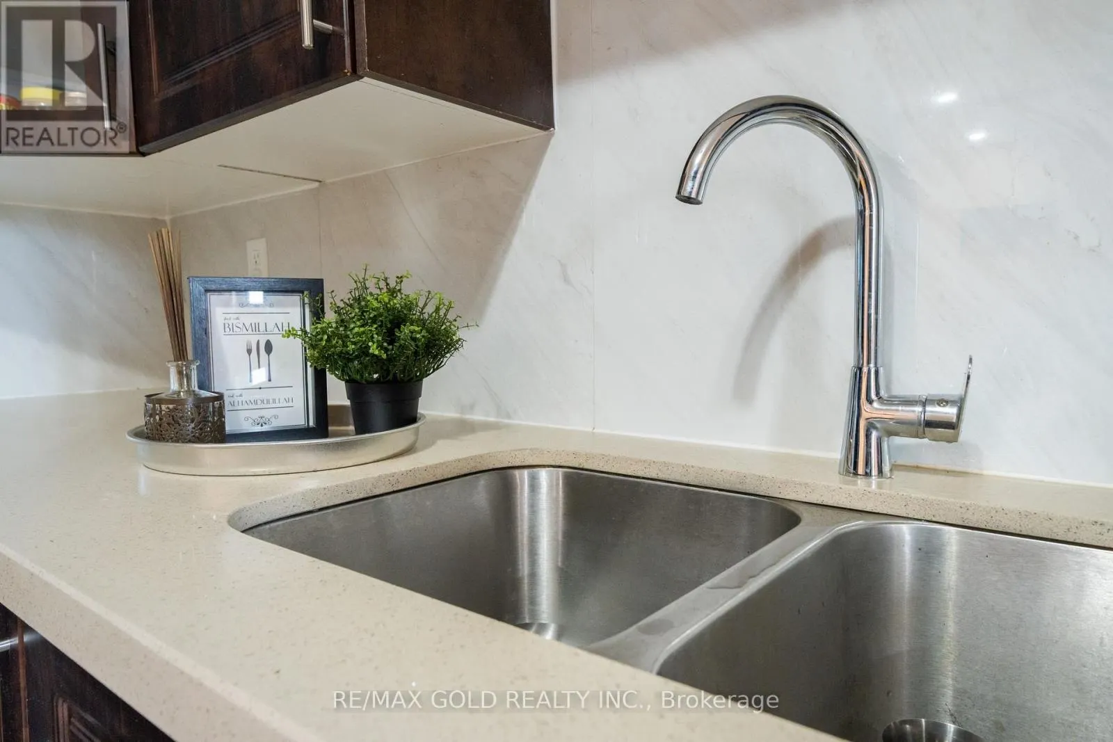 605 - 3555 DERRY ROAD E