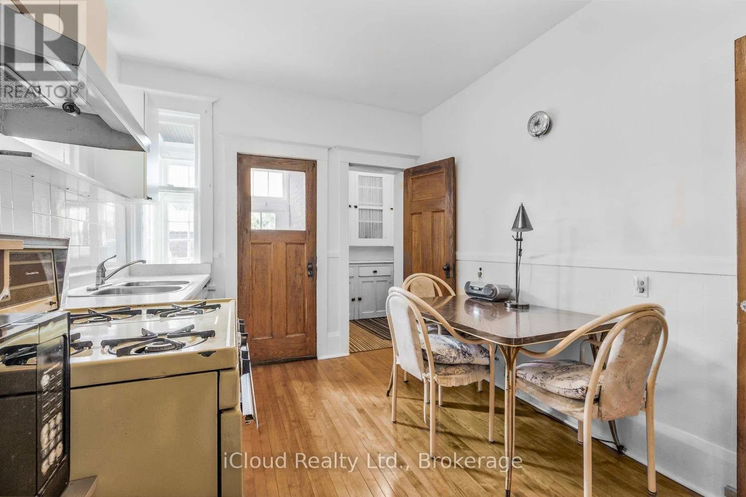 74* GLENDALE* AVENUE