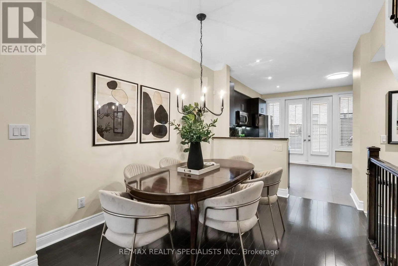 1812 BURNHAMTHORPE ROAD E