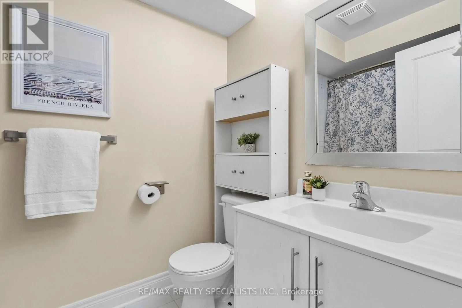 1812 BURNHAMTHORPE ROAD E