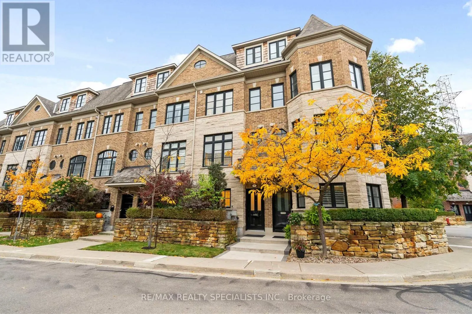 1812 BURNHAMTHORPE ROAD E