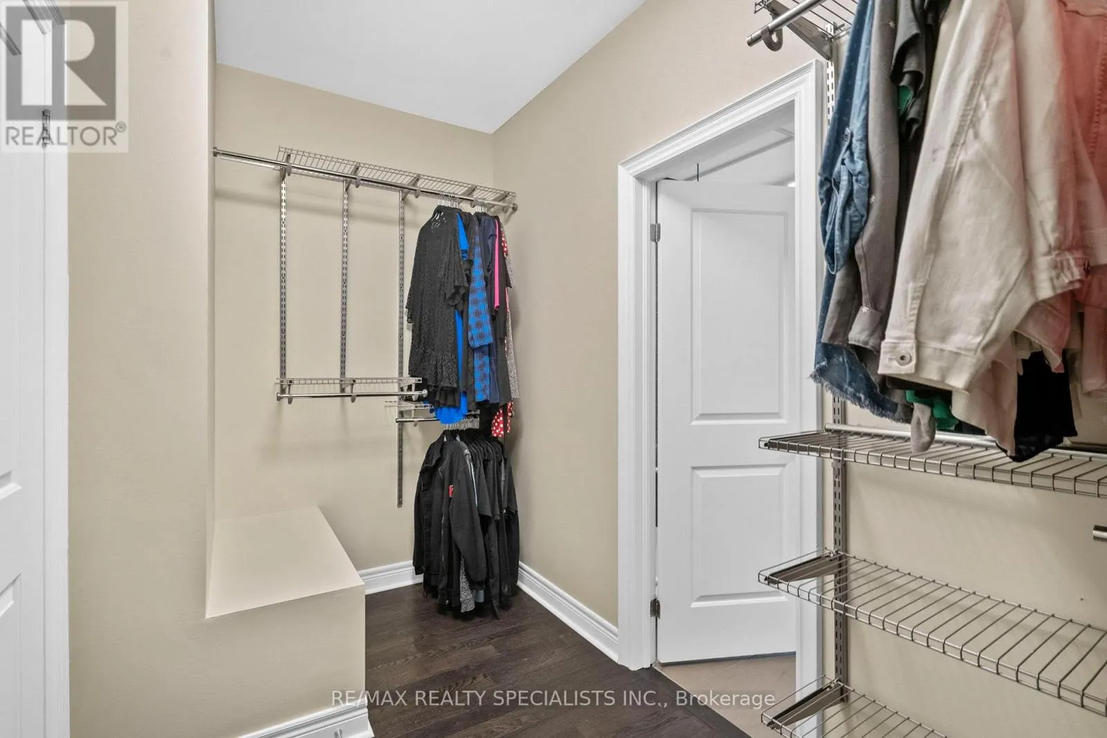 1812 BURNHAMTHORPE ROAD E