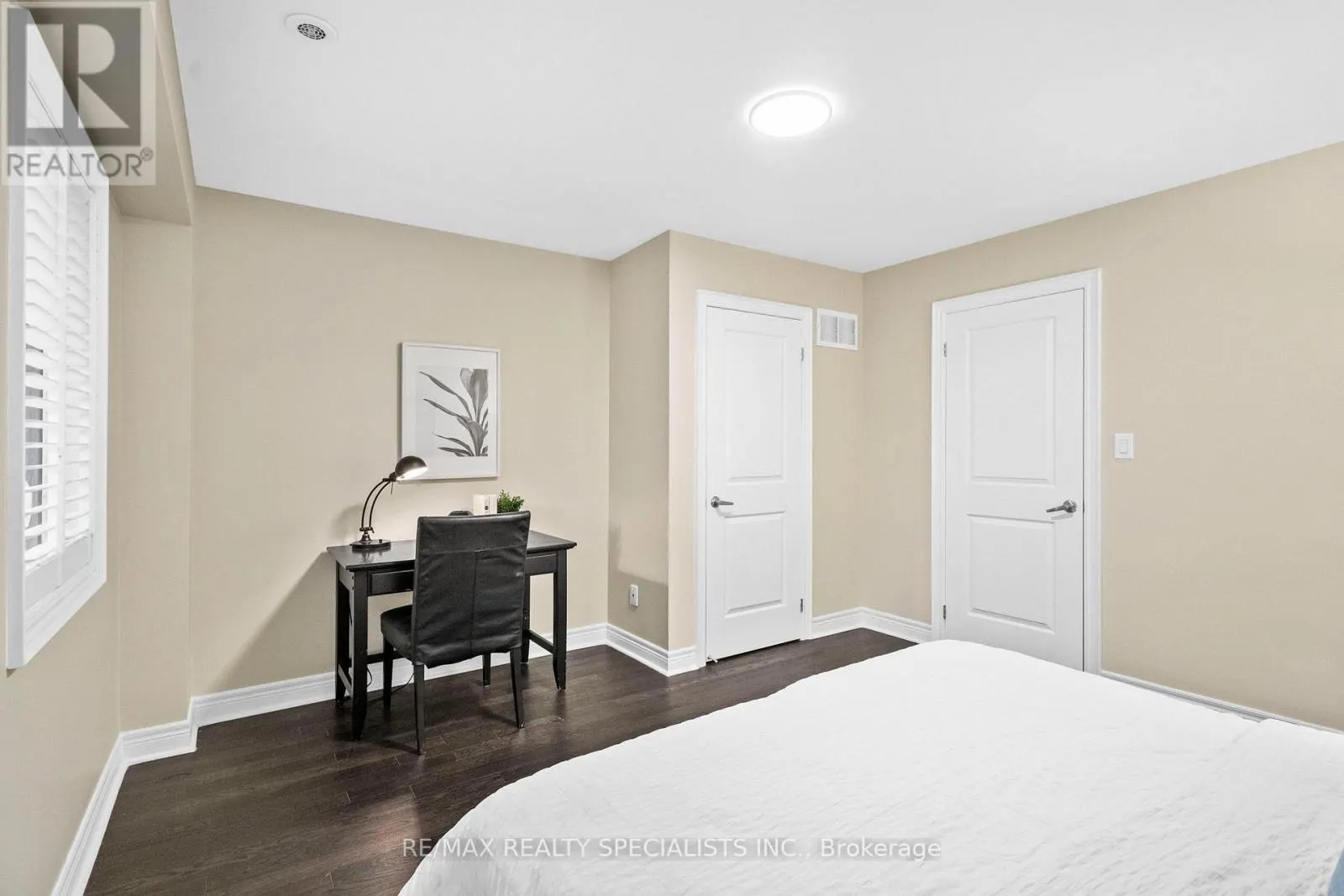 1812 BURNHAMTHORPE ROAD E