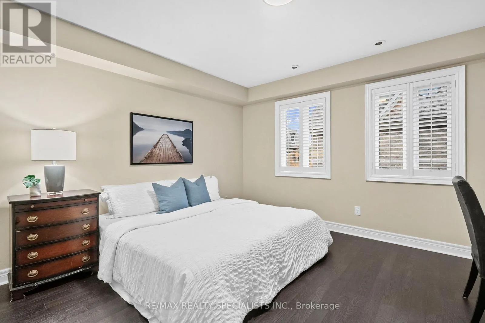 1812 BURNHAMTHORPE ROAD E