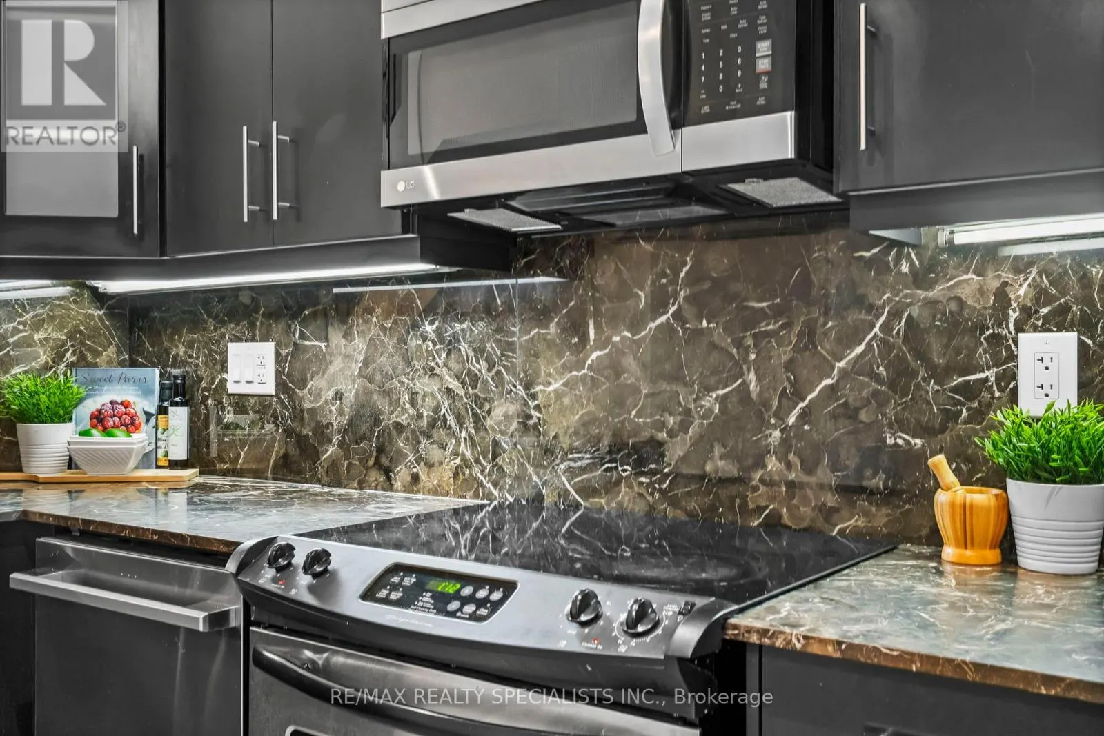 1812 BURNHAMTHORPE ROAD E