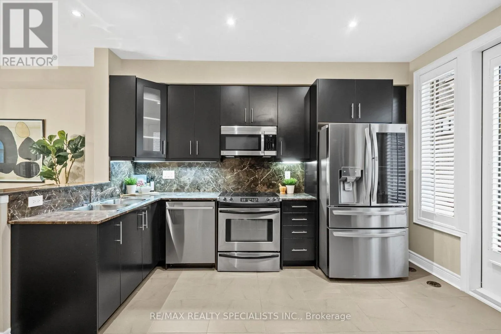 1812 BURNHAMTHORPE ROAD E