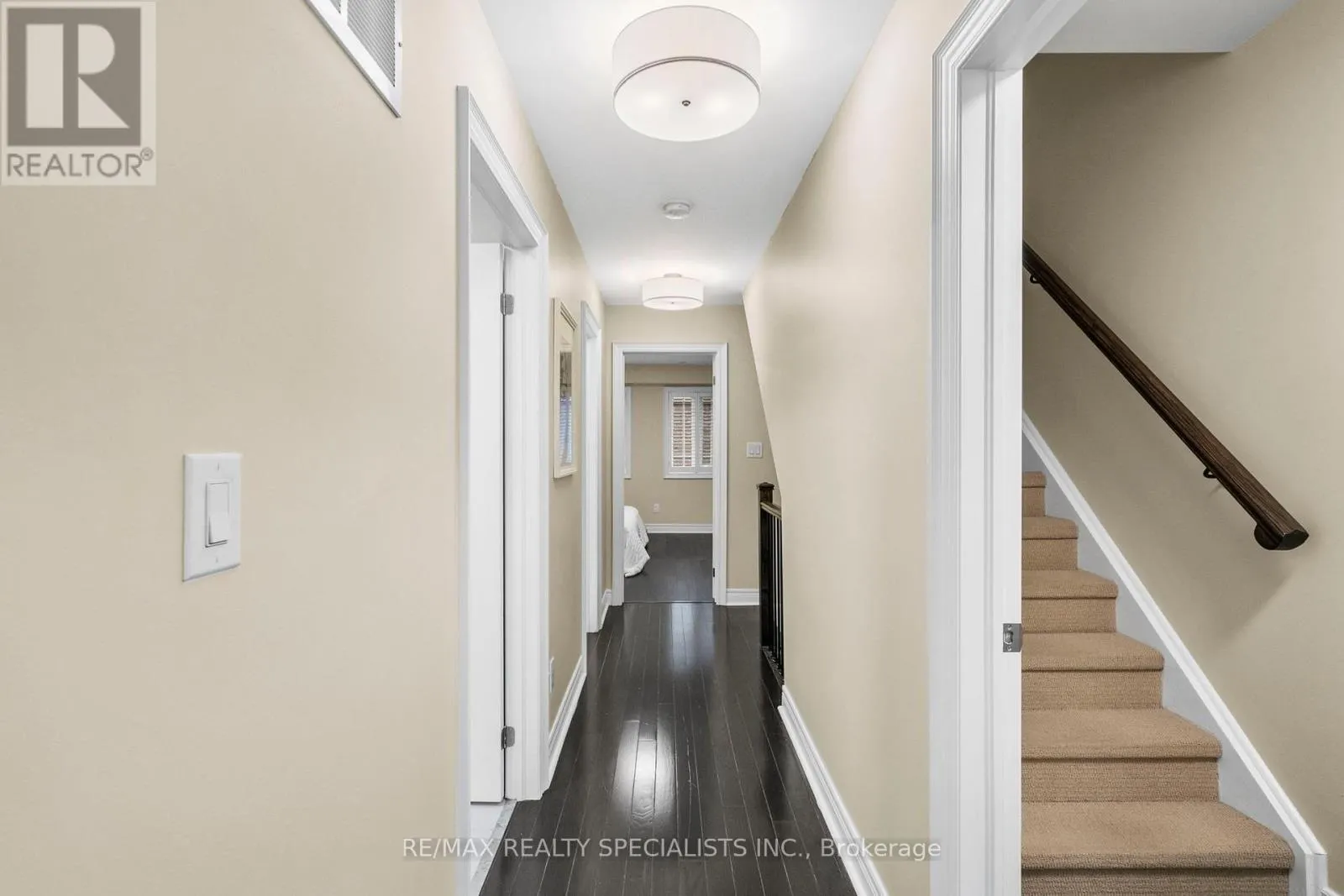 1812 BURNHAMTHORPE ROAD E