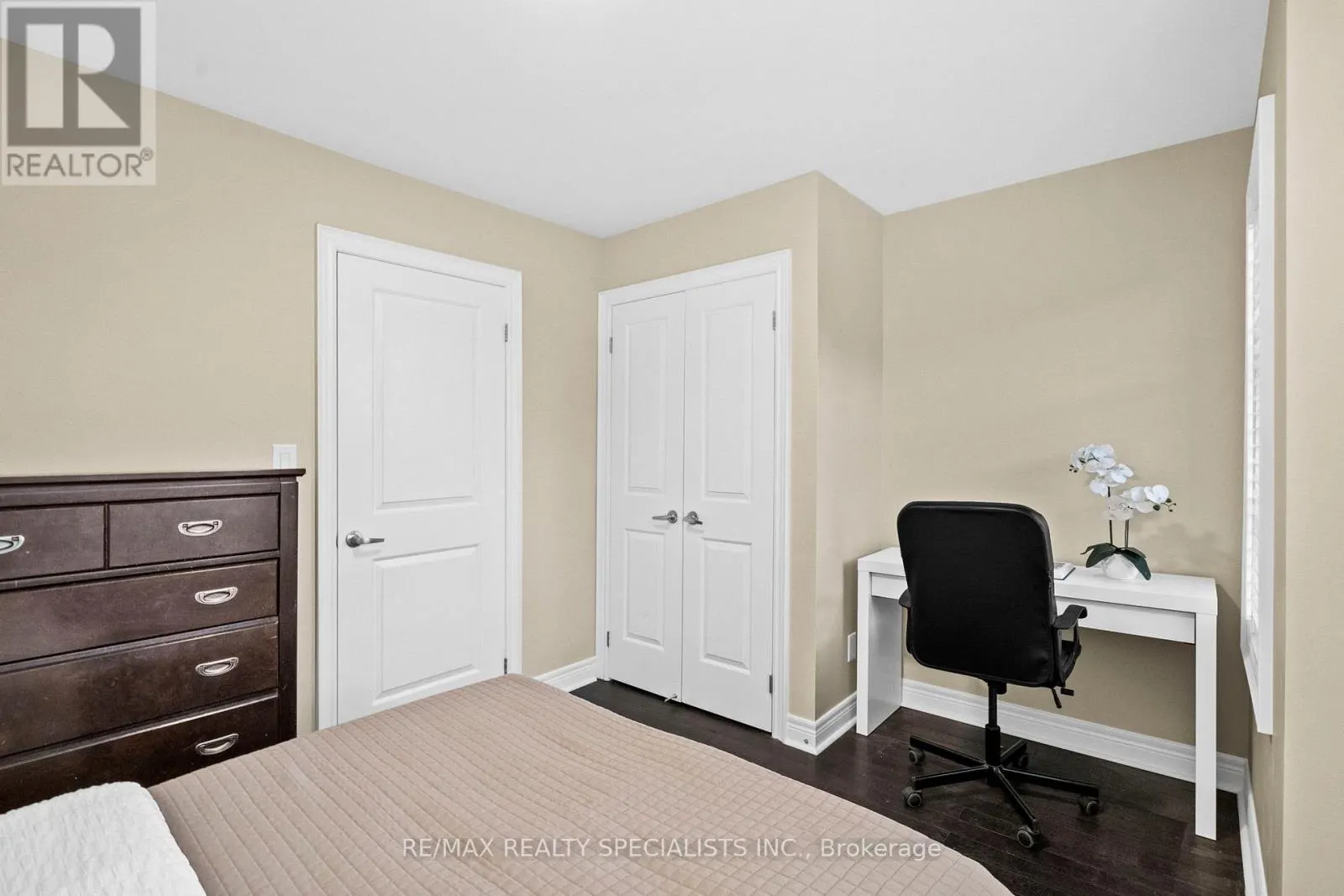 1812 BURNHAMTHORPE ROAD E