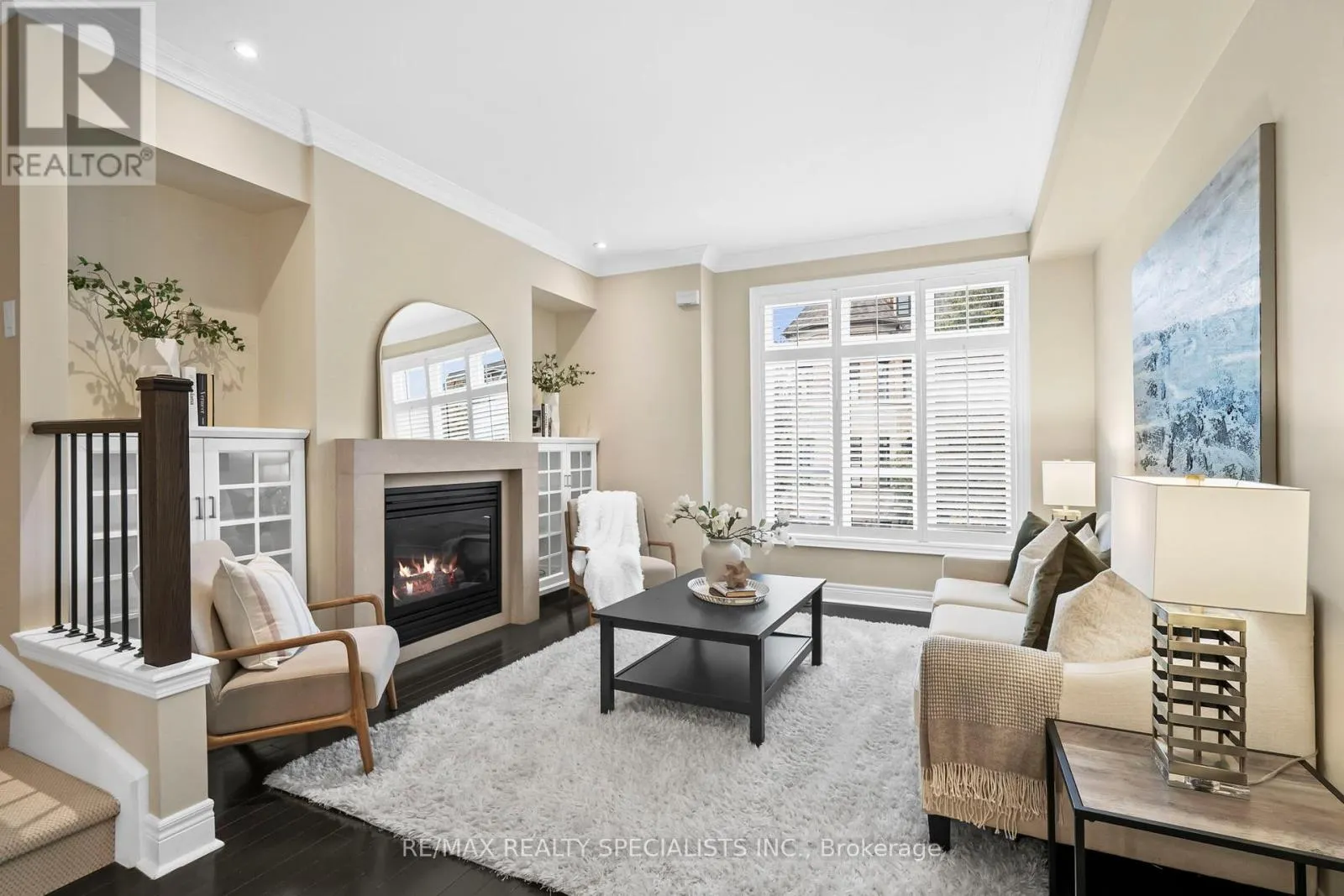 1812 BURNHAMTHORPE ROAD E