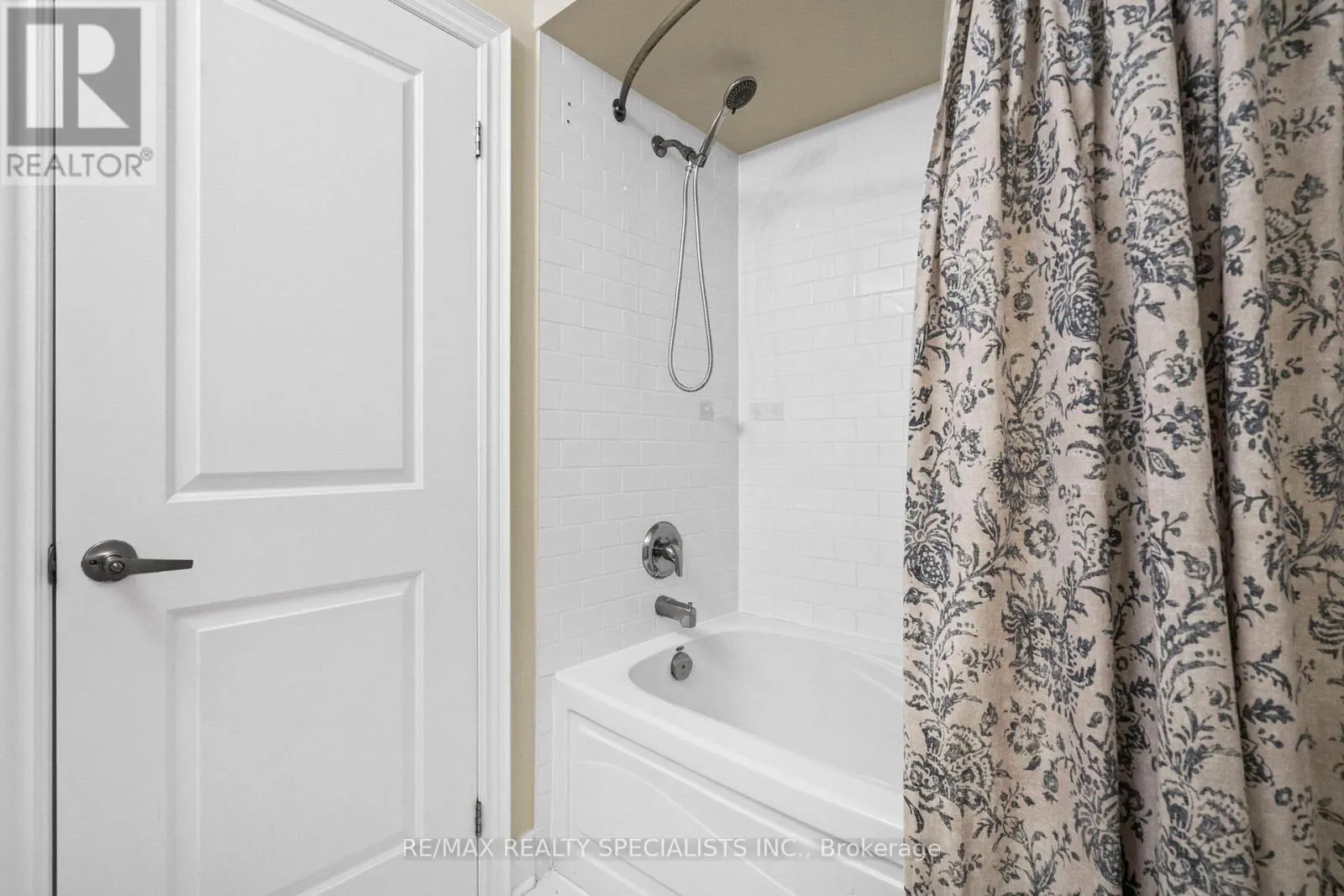 1812 BURNHAMTHORPE ROAD E