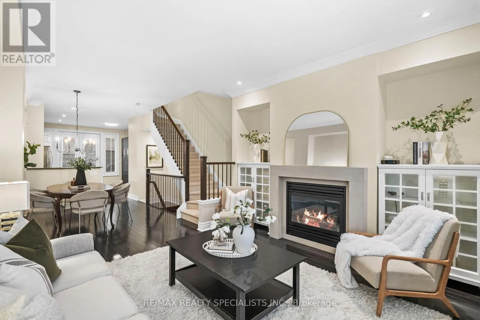 1812 BURNHAMTHORPE ROAD E