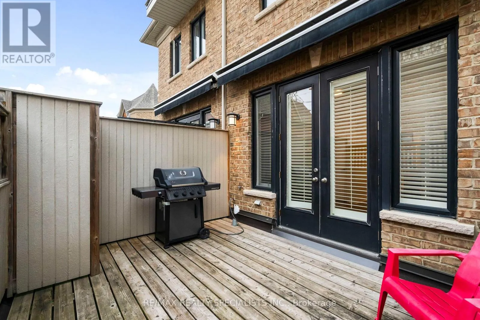 1812 BURNHAMTHORPE ROAD E