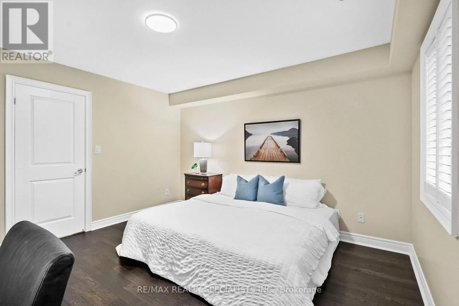 1812 BURNHAMTHORPE ROAD E