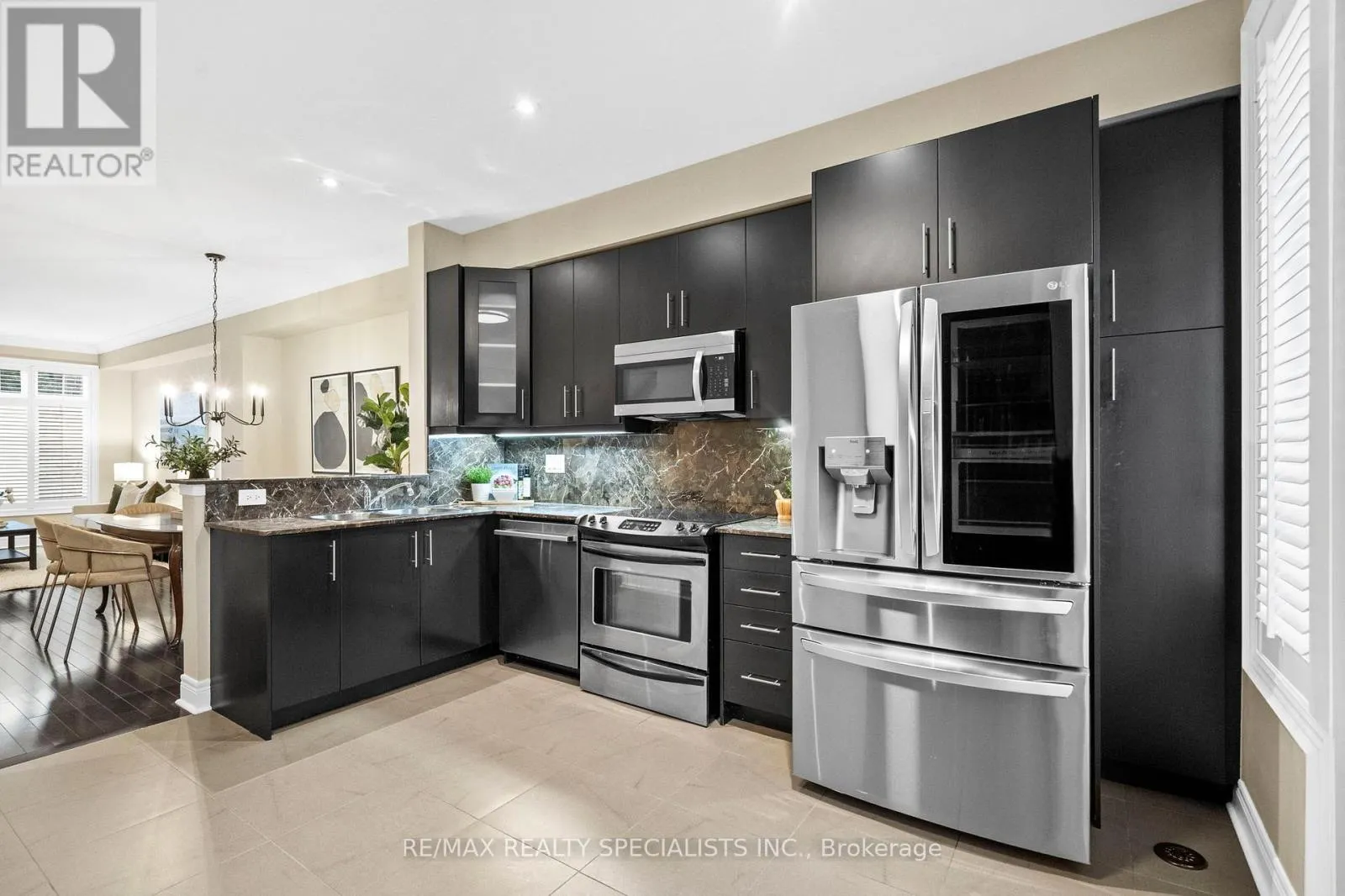 1812 BURNHAMTHORPE ROAD E