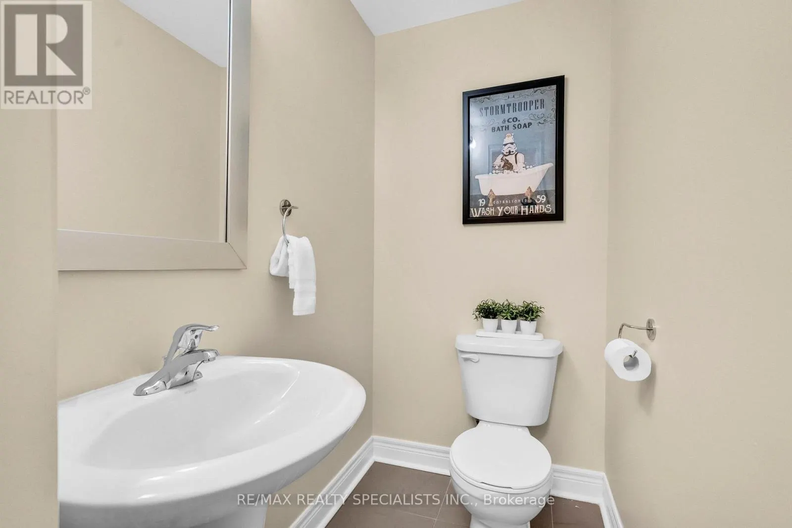 1812 BURNHAMTHORPE ROAD E