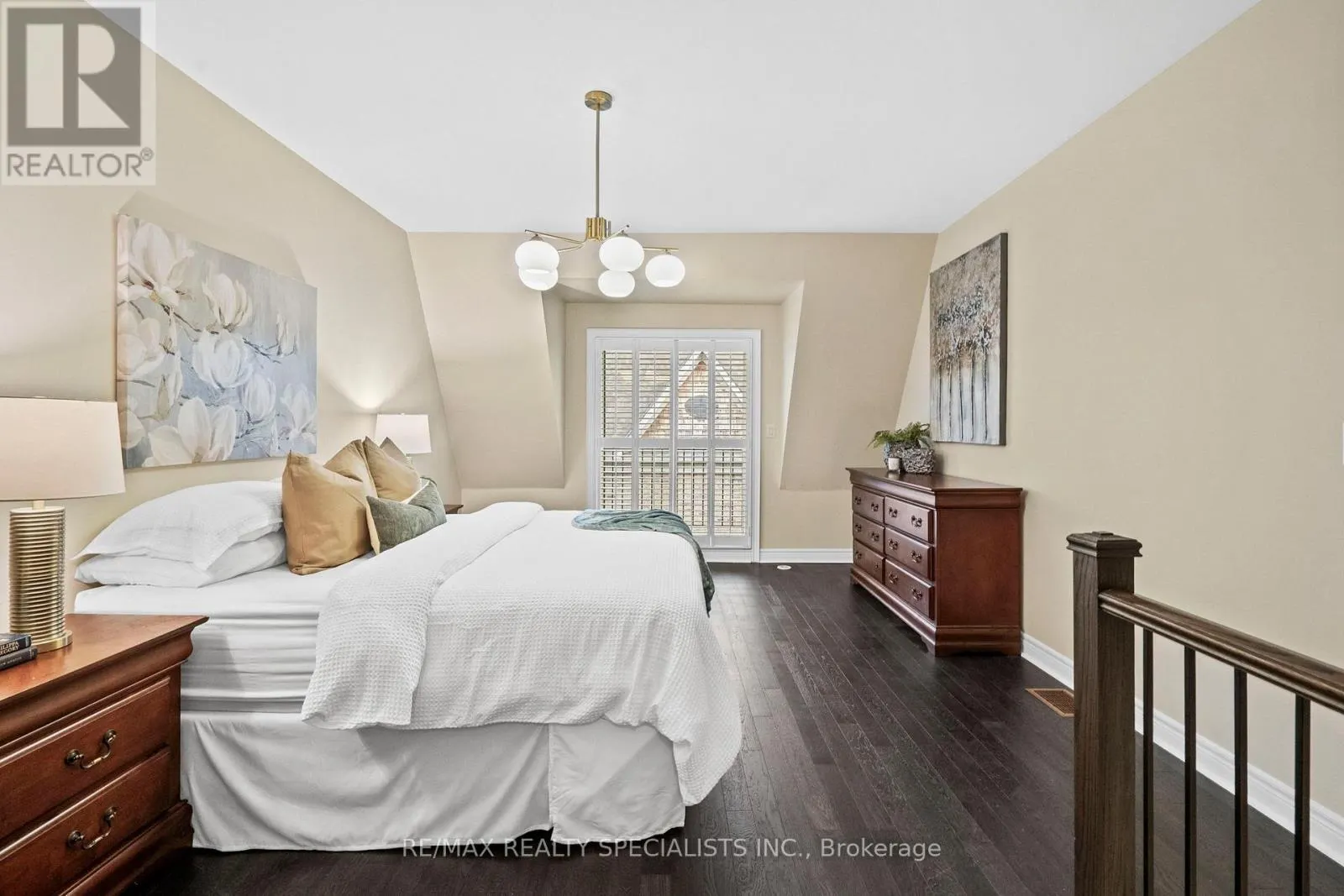 1812 BURNHAMTHORPE ROAD E