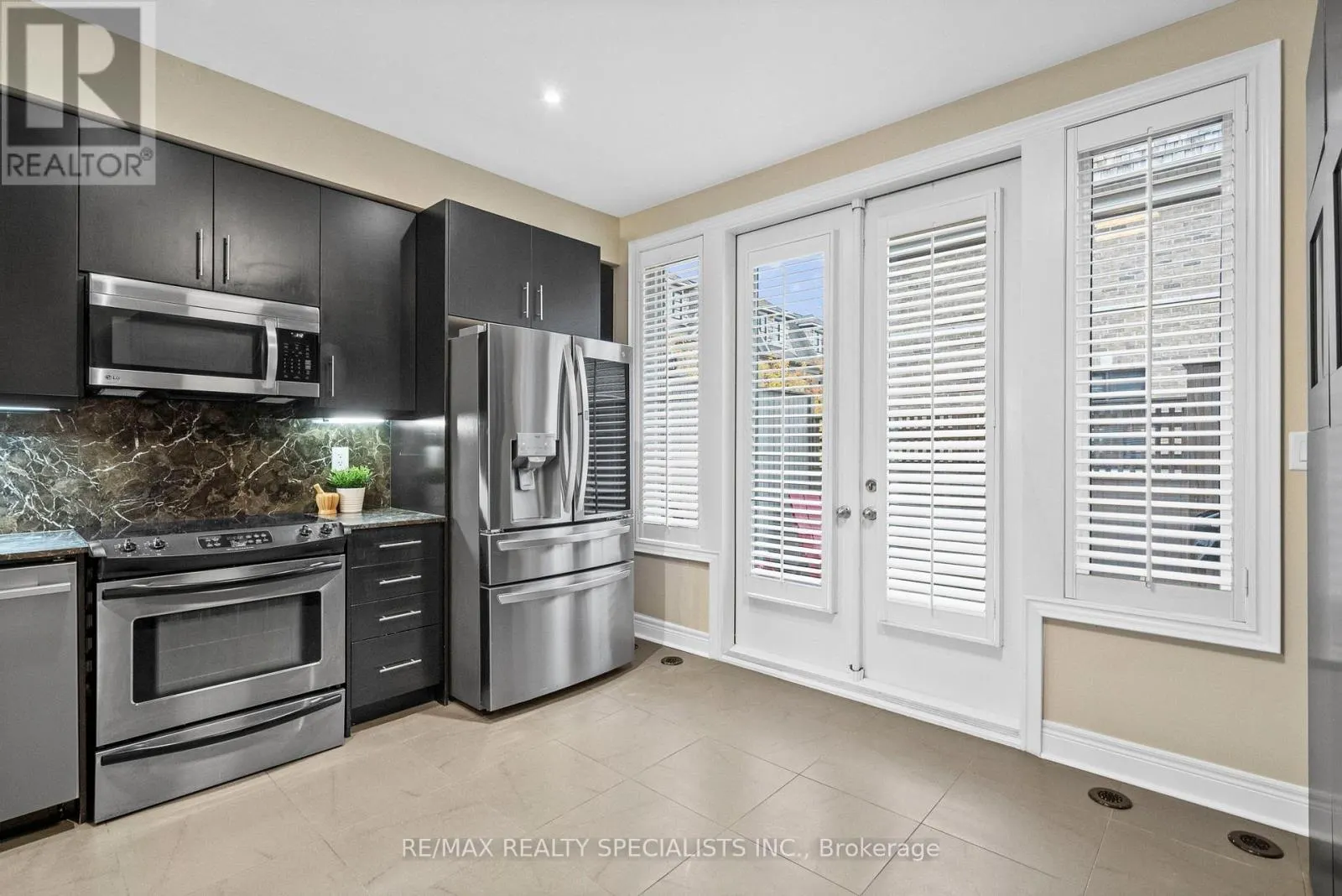 1812 BURNHAMTHORPE ROAD E