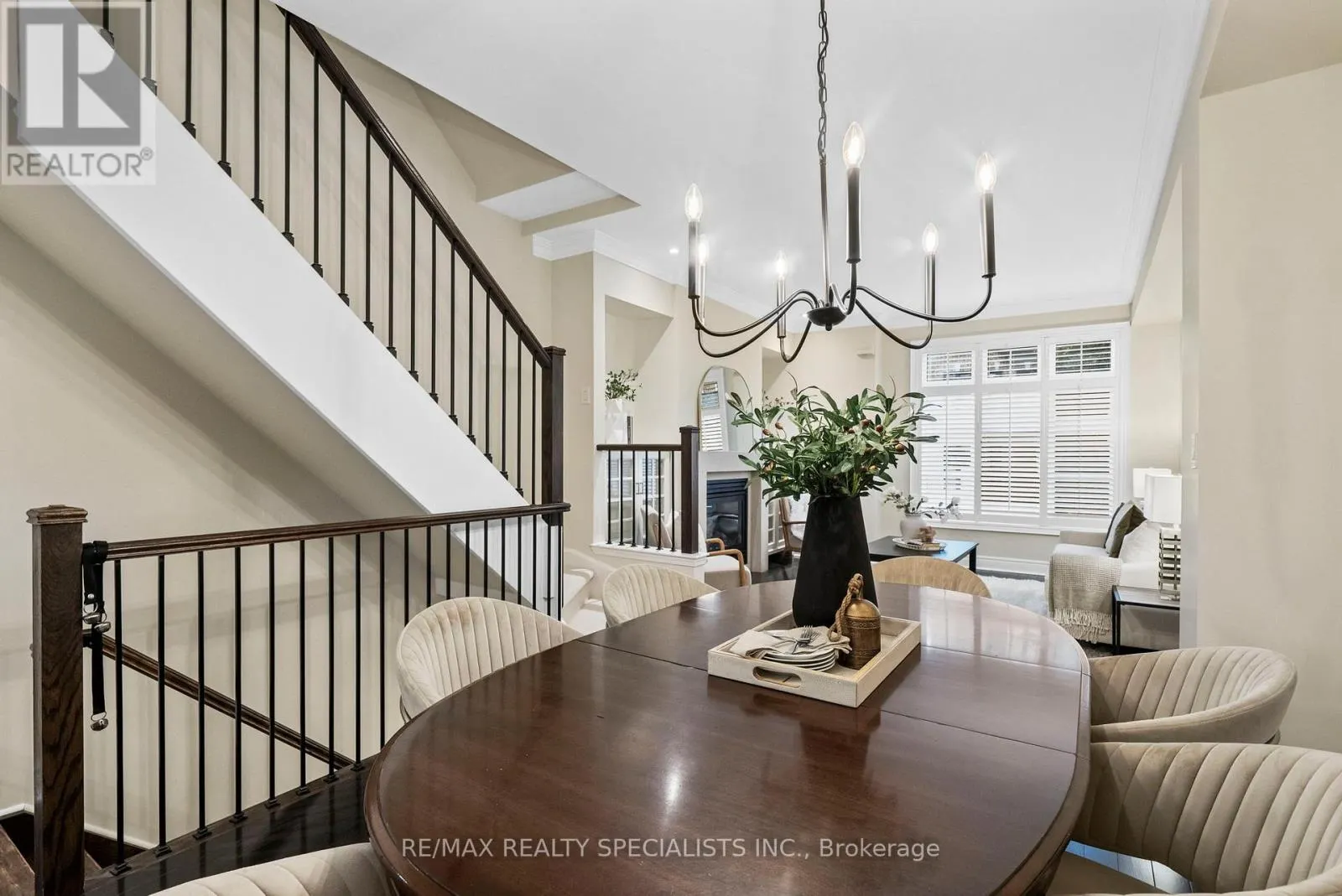 1812 BURNHAMTHORPE ROAD E