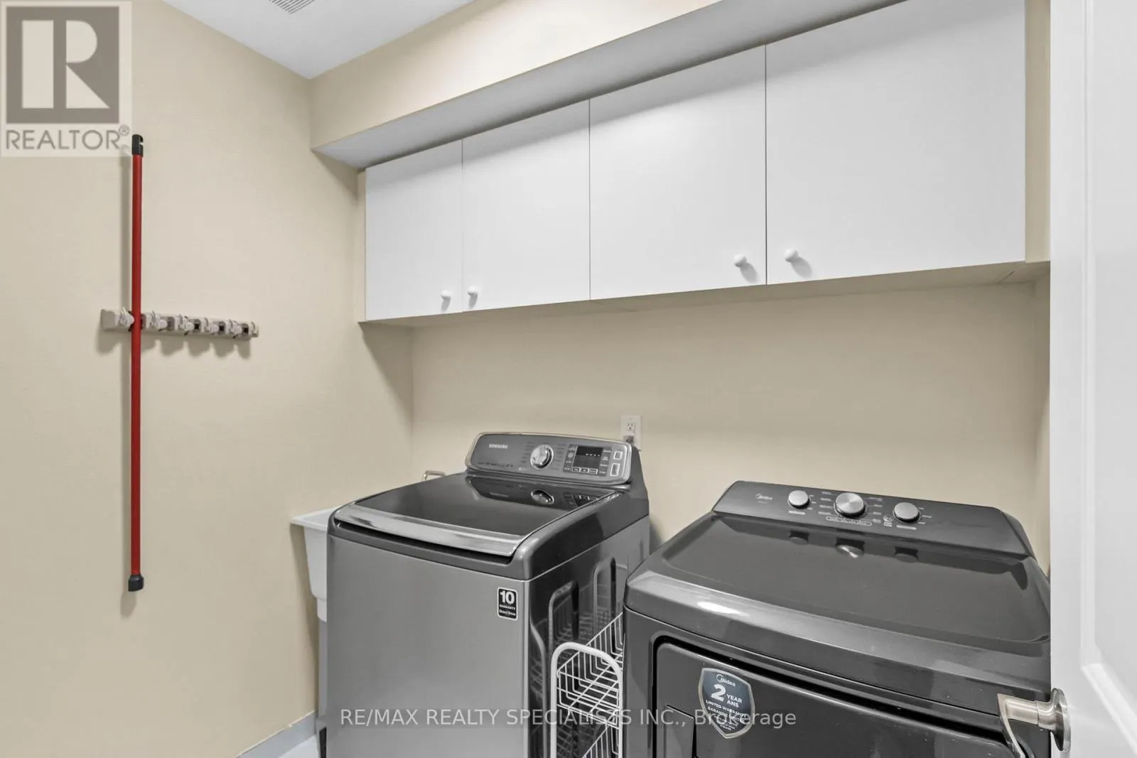 1812 BURNHAMTHORPE ROAD E