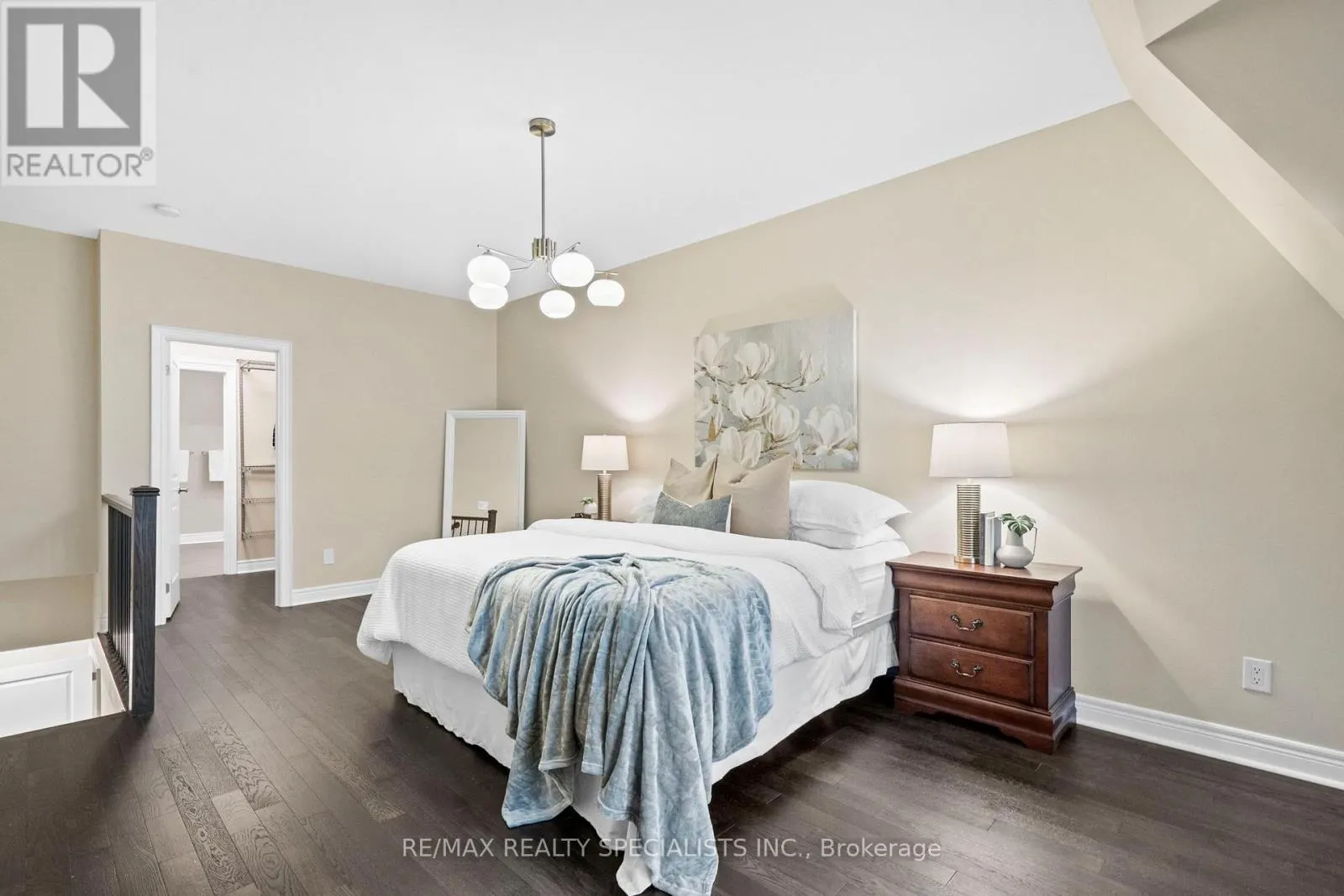 1812 BURNHAMTHORPE ROAD E