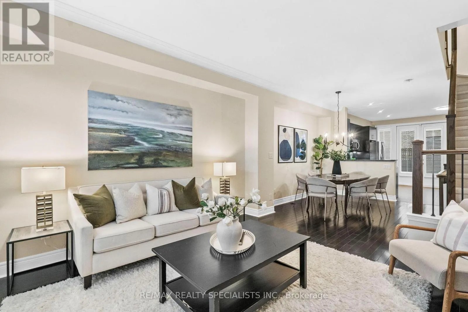 1812 BURNHAMTHORPE ROAD E