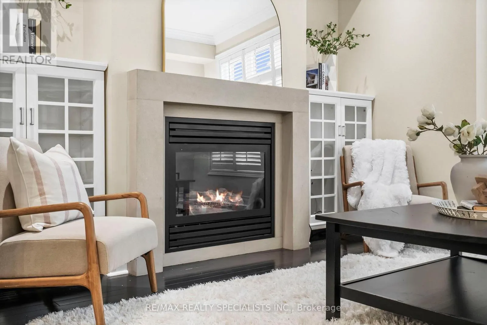 1812 BURNHAMTHORPE ROAD E