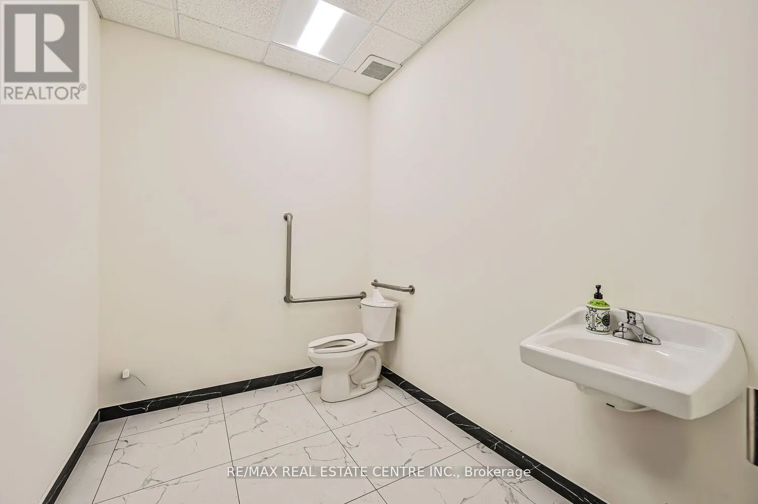 22 - 2565 STEELES AVENUE E