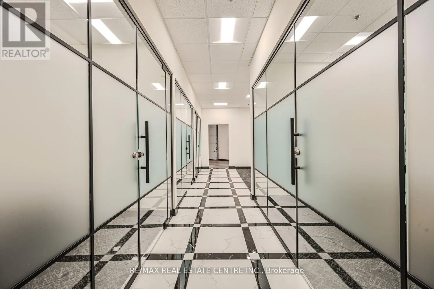 22 - 2565 STEELES AVENUE E