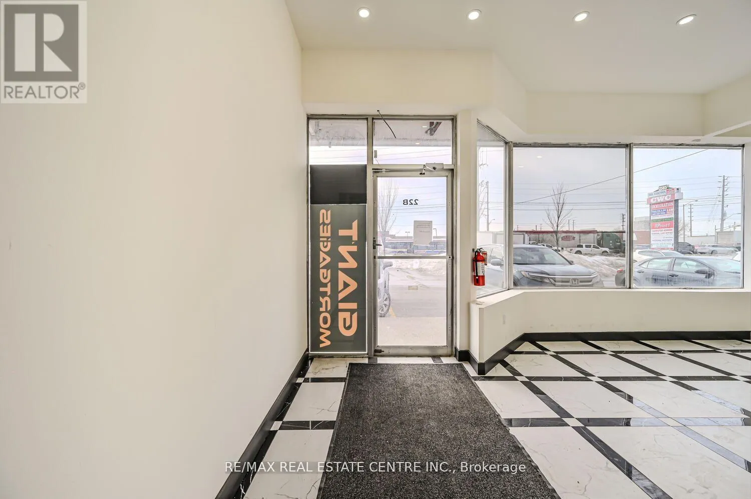 22 - 2565 STEELES AVENUE E