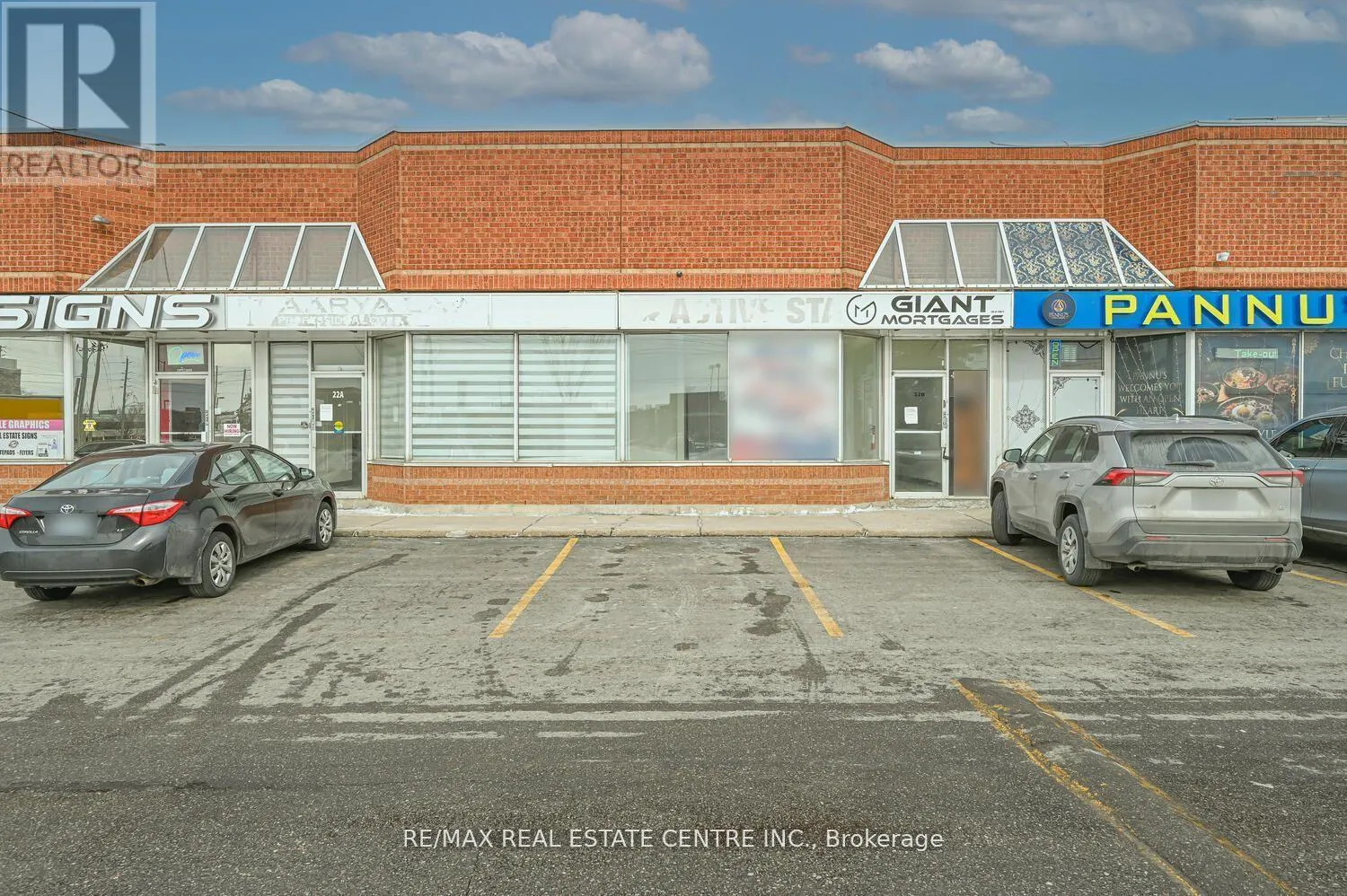 22 - 2565 STEELES AVENUE E