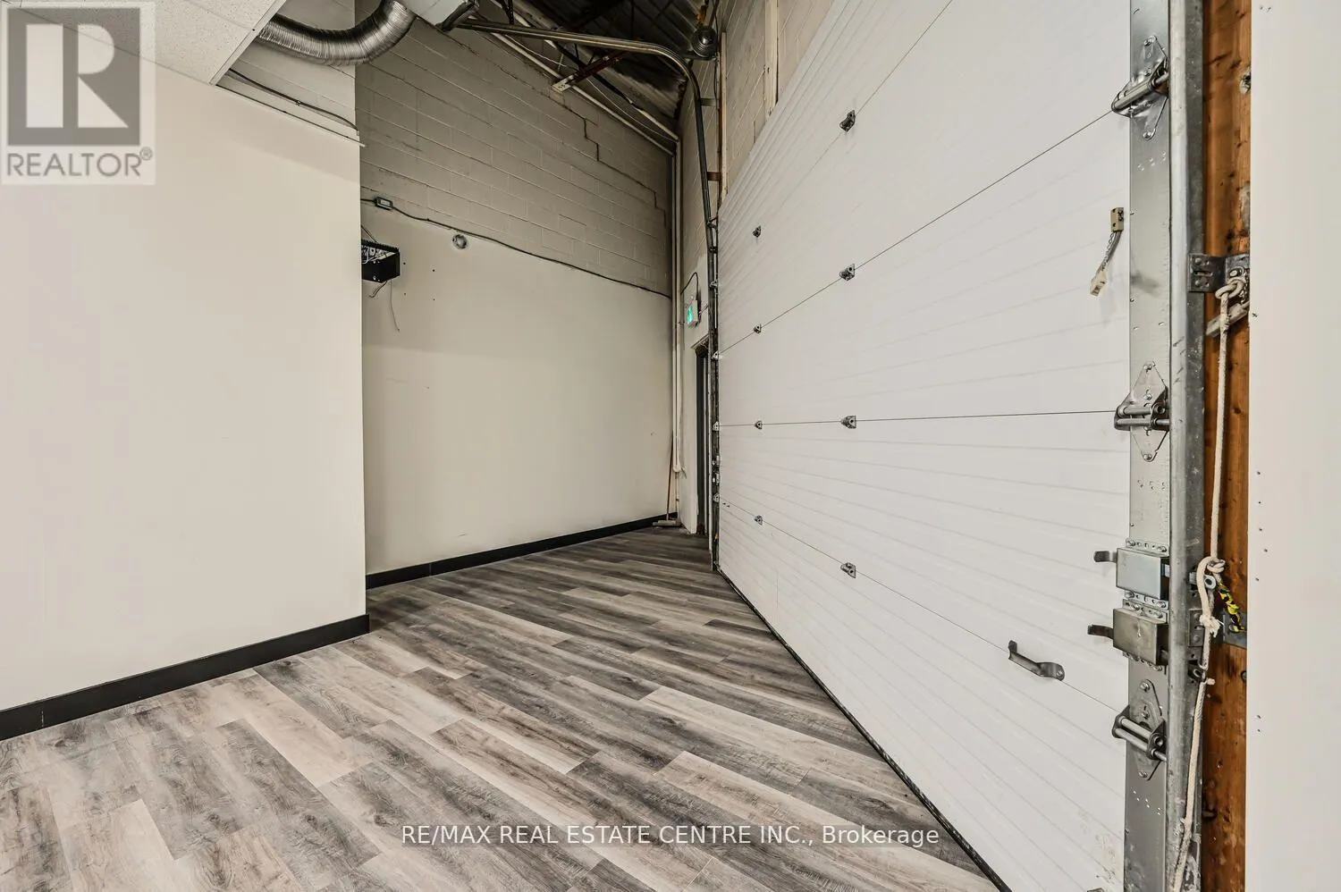 22 - 2565 STEELES AVENUE E