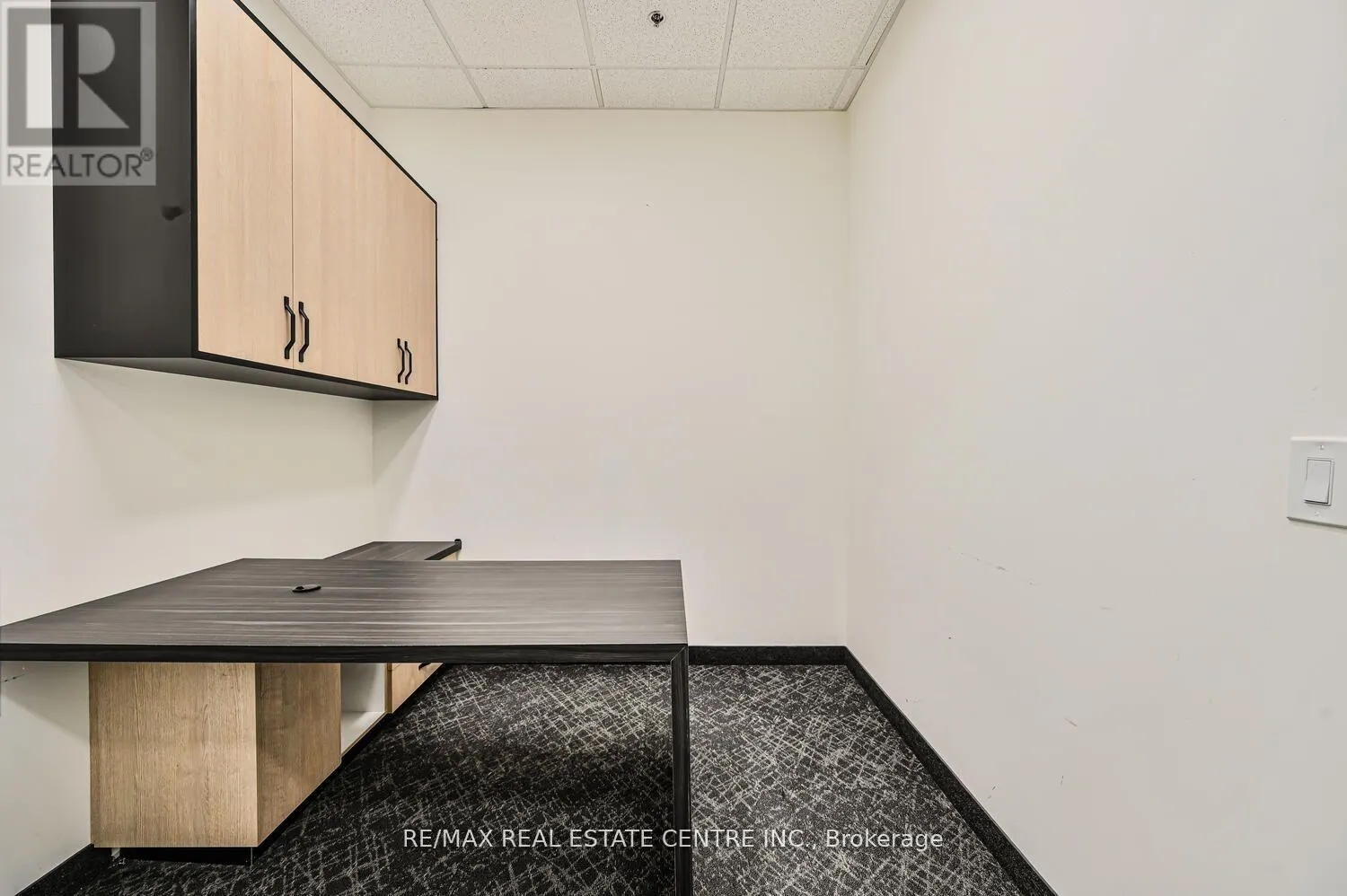 22 - 2565 STEELES AVENUE E