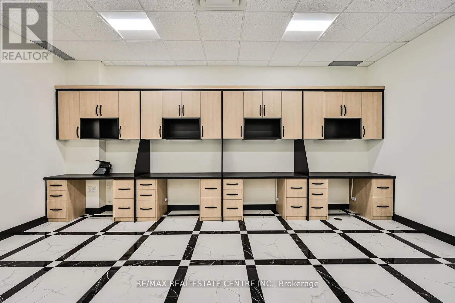 22 - 2565 STEELES AVENUE E