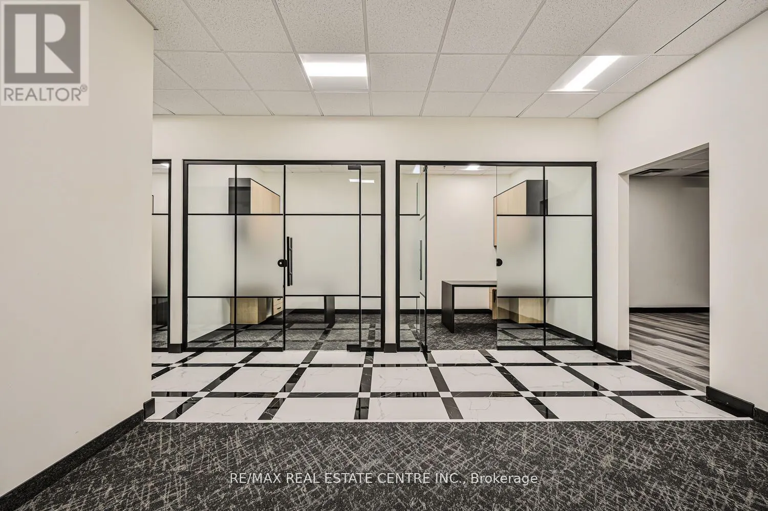 22 - 2565 STEELES AVENUE E