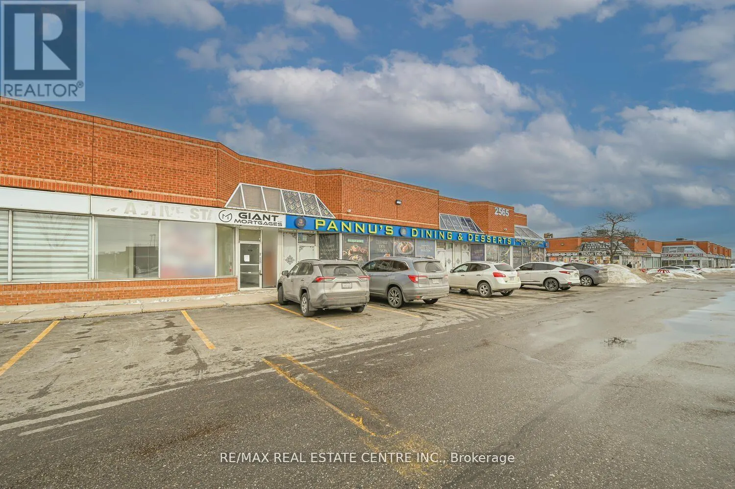22 - 2565 STEELES AVENUE E