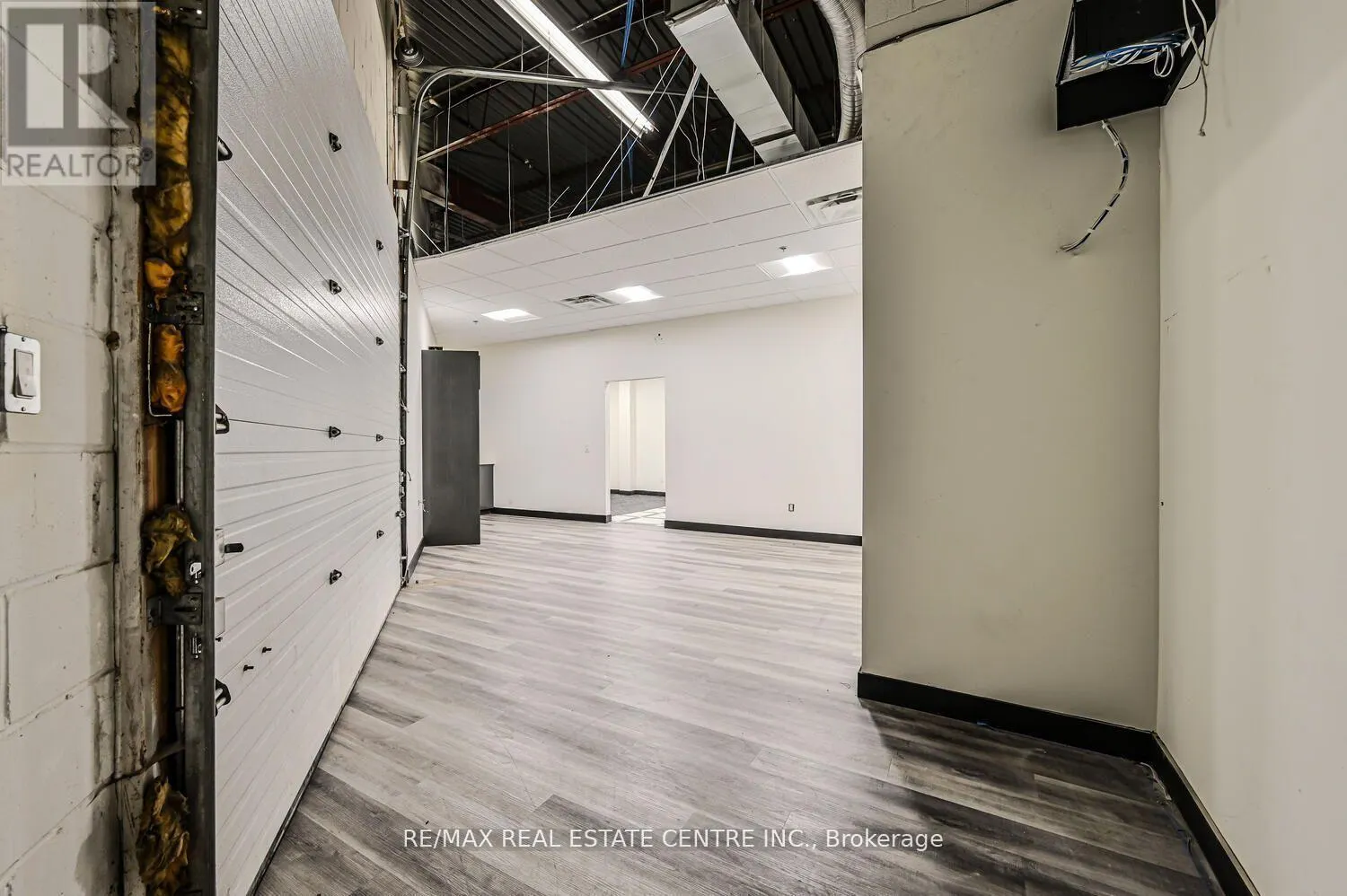 22 - 2565 STEELES AVENUE E