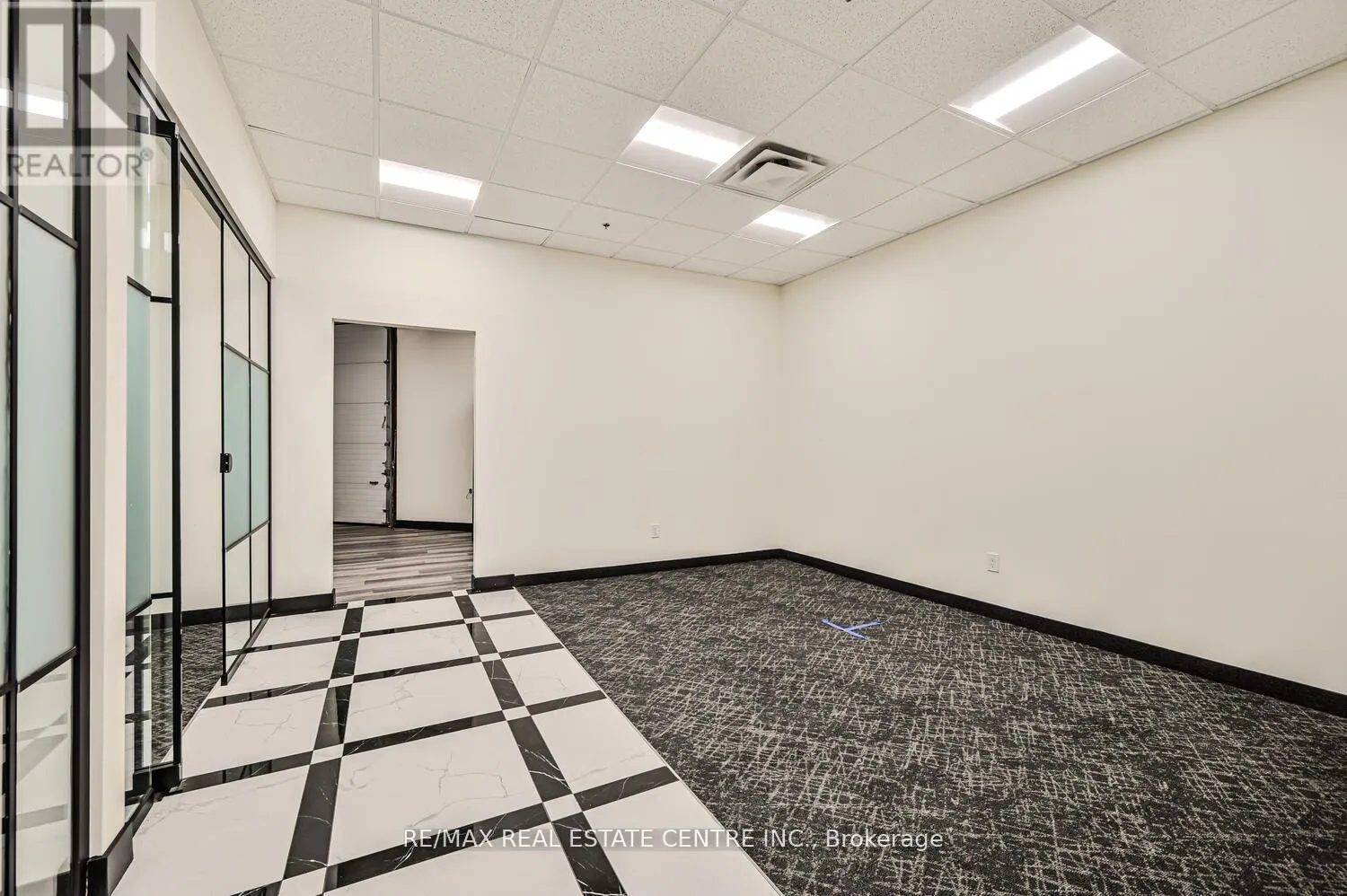 22 - 2565 STEELES AVENUE E