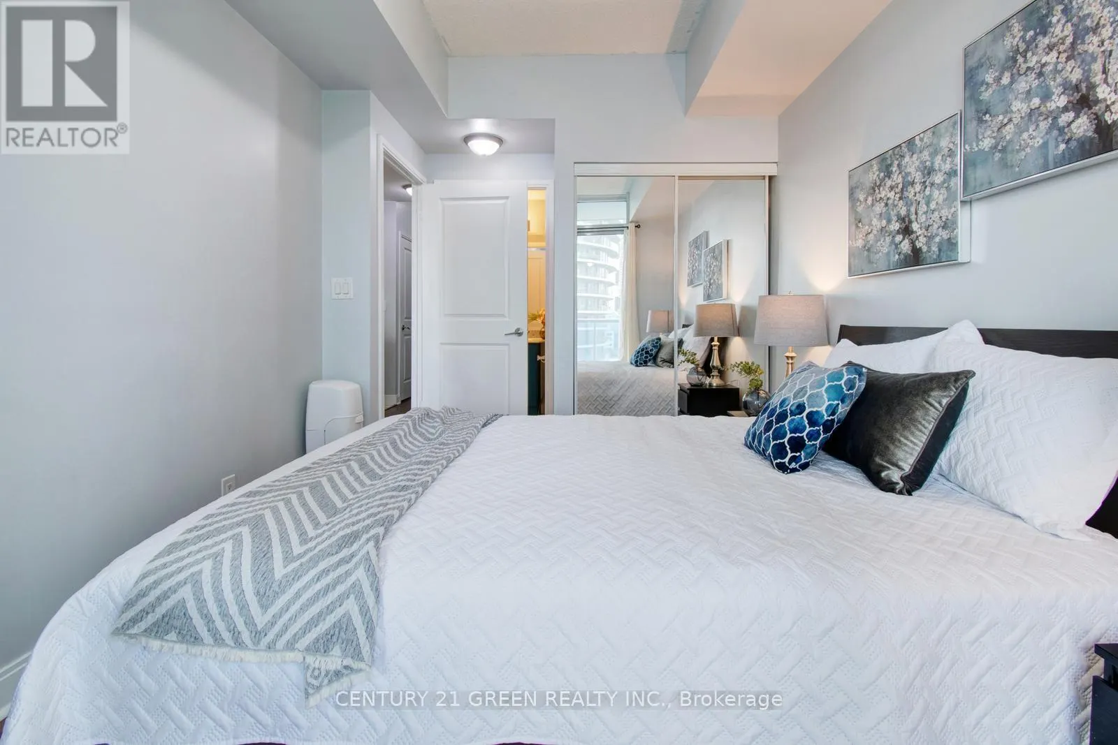 1207 - 80 ABSOLUTE AVENUE