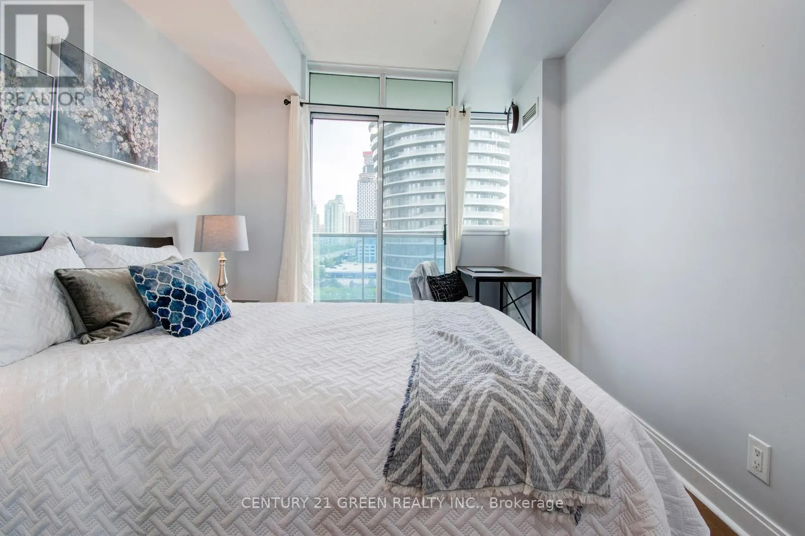 1207 - 80 ABSOLUTE AVENUE