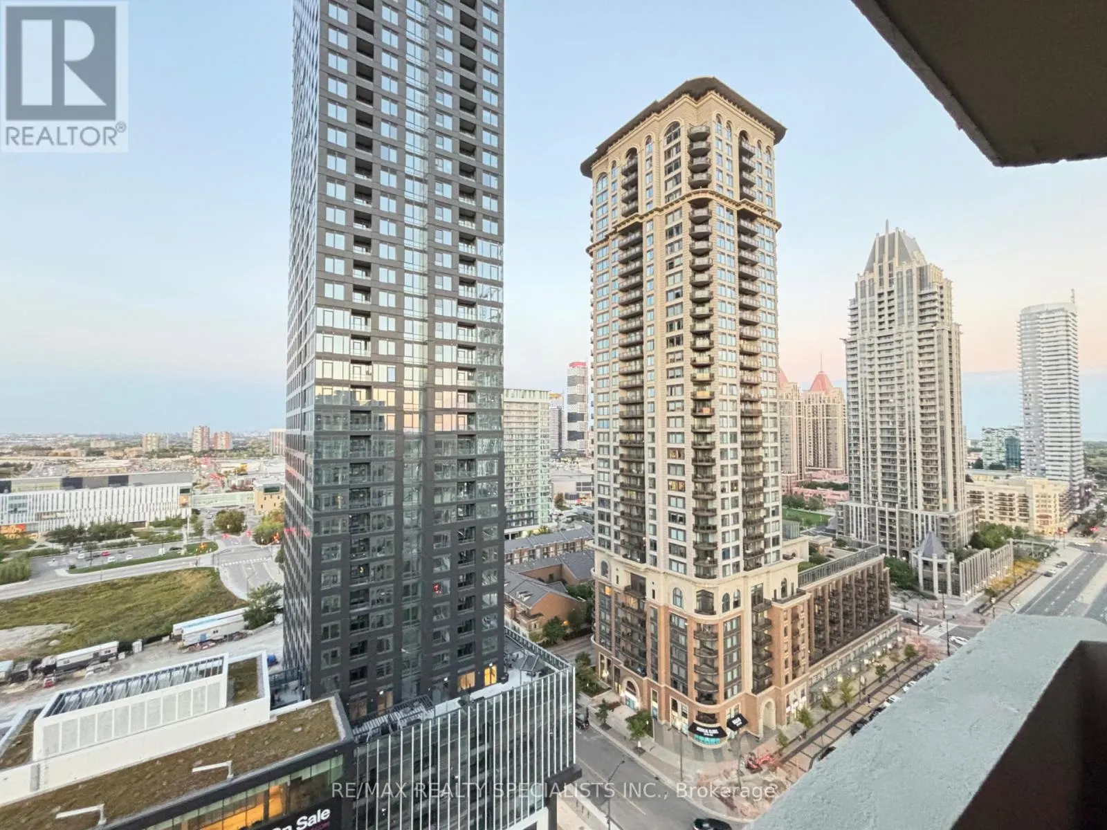 2206 - 330 RATHBURN ROAD W