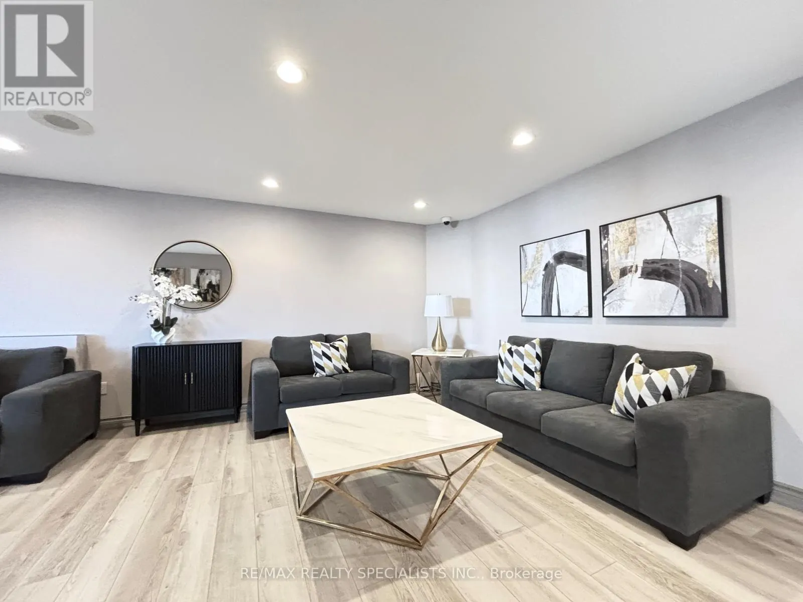 2206 - 330 RATHBURN ROAD W