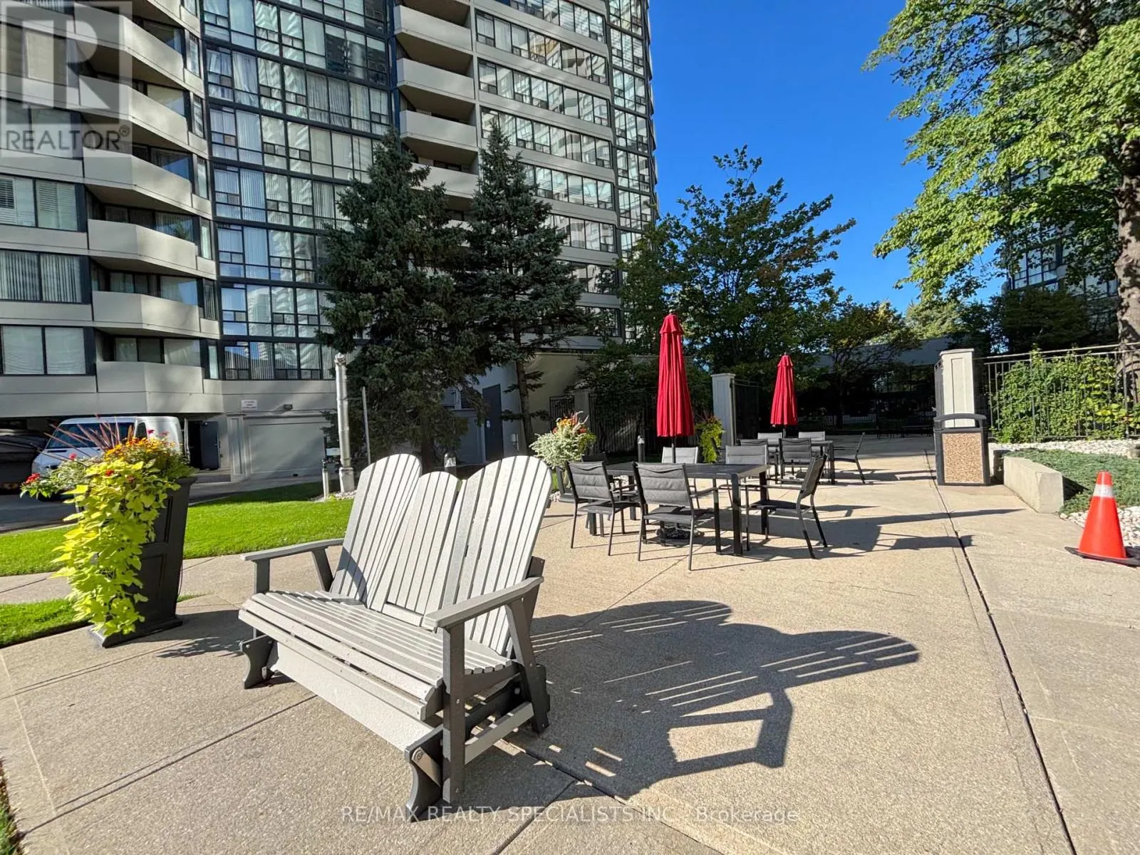 2206 - 330 RATHBURN ROAD W