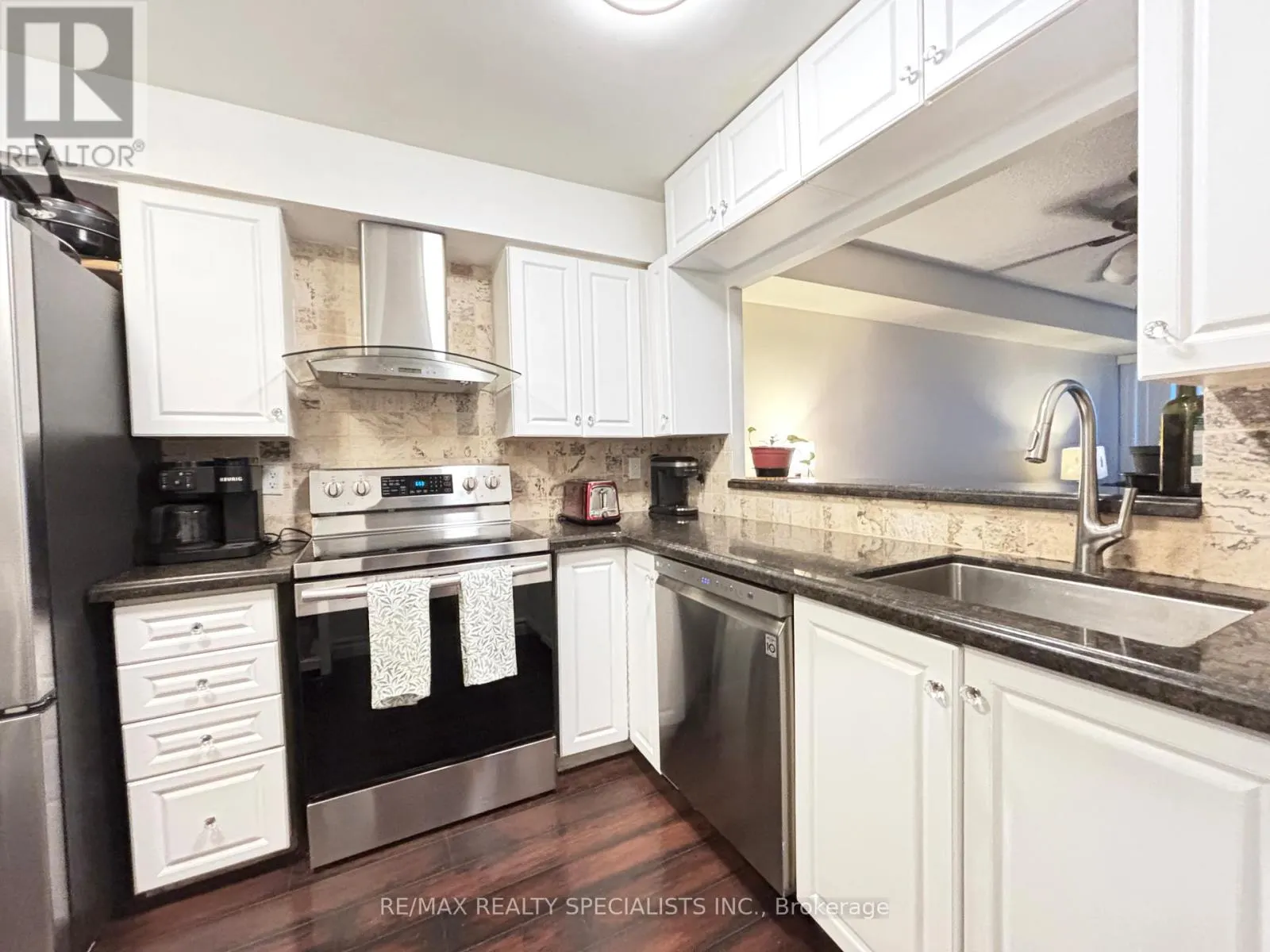 2206 - 330 RATHBURN ROAD W