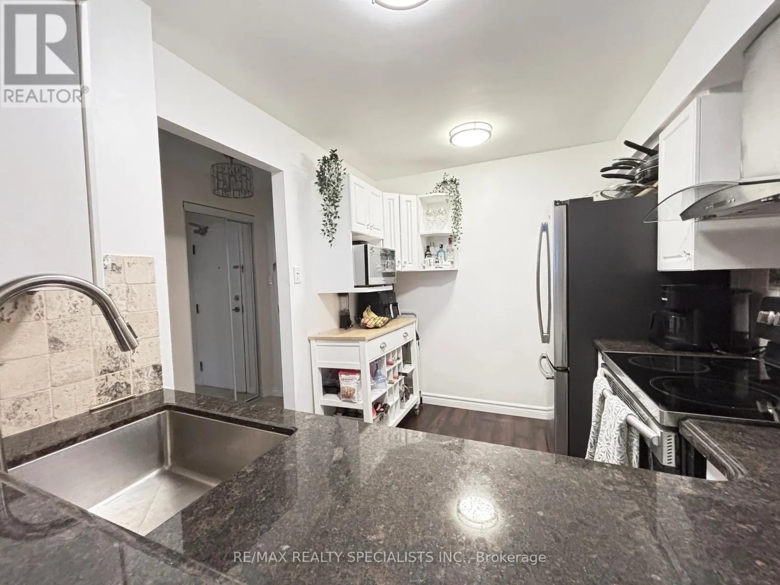 2206 - 330 RATHBURN ROAD W