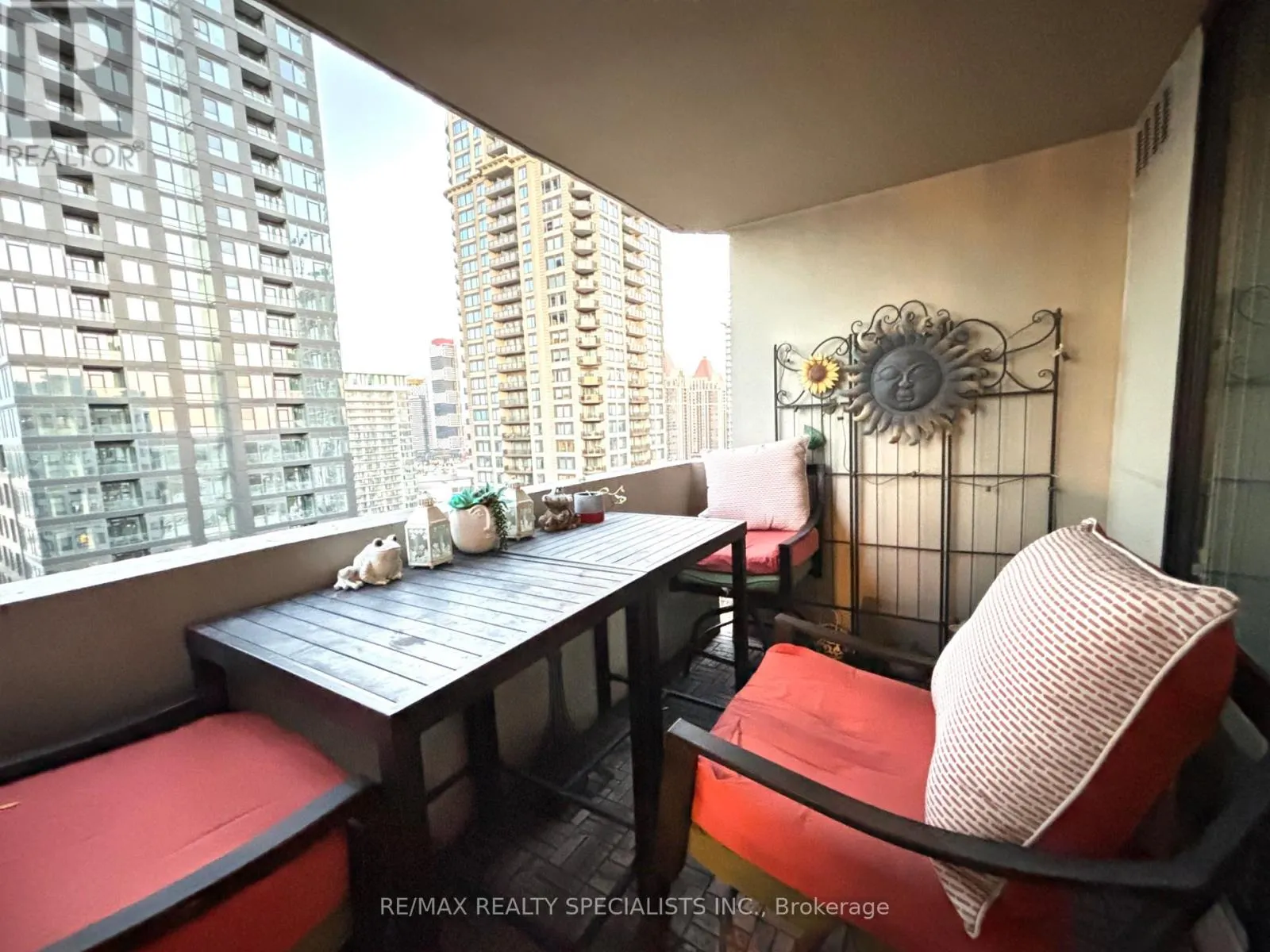 2206 - 330 RATHBURN ROAD W