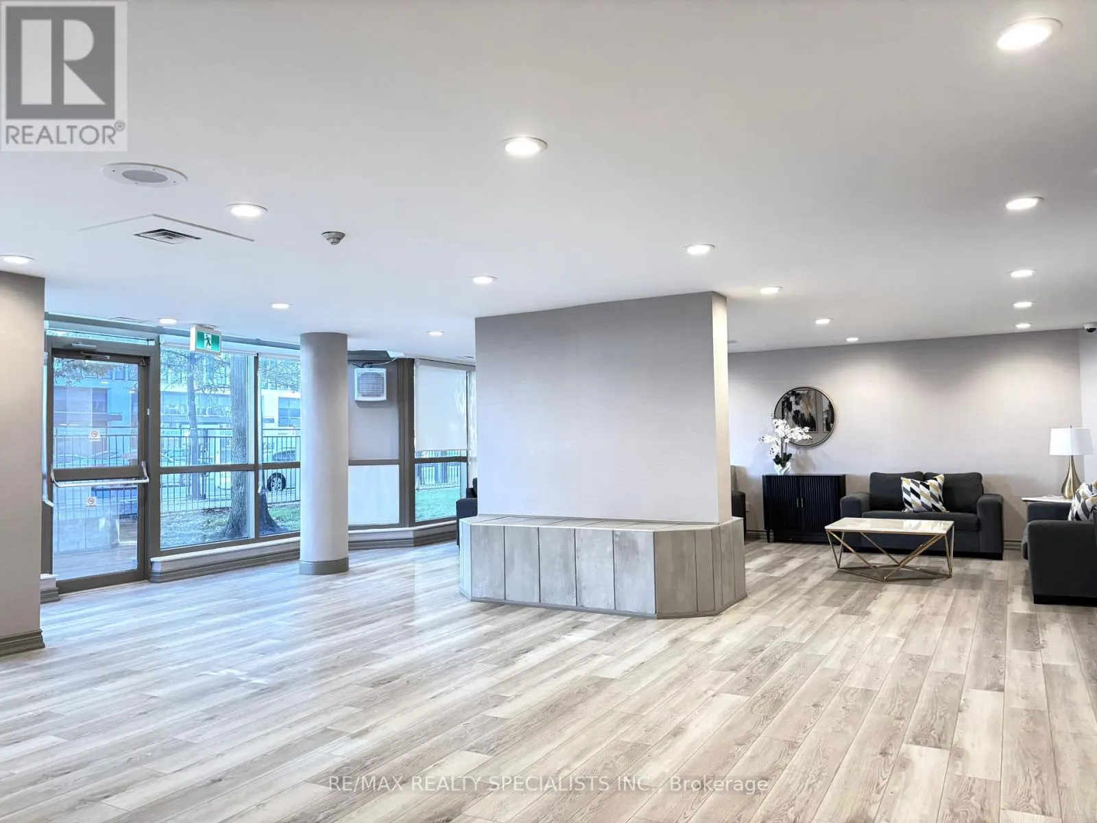 2206 - 330 RATHBURN ROAD W