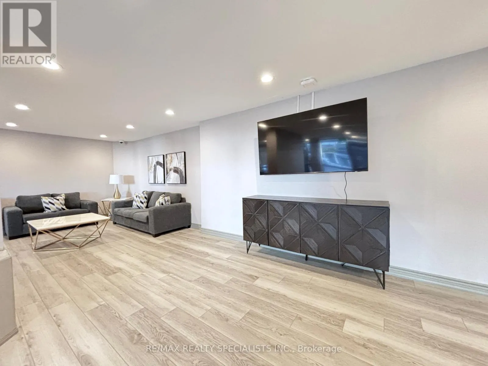 2206 - 330 RATHBURN ROAD W