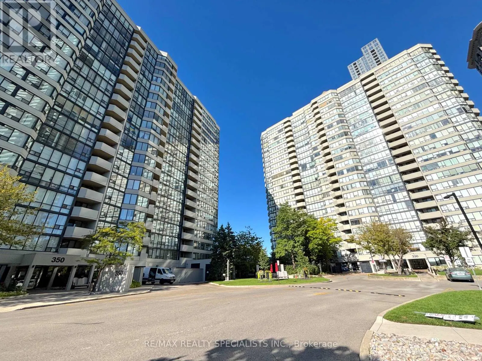 2206 - 330 RATHBURN ROAD W